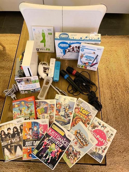 Pack console Nintendo Wii + accessoires + 12 jeux (parfait é, Games en Spelcomputers, Spelcomputers | Nintendo Wii, Gebruikt, Met 2 controllers