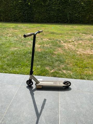 MADD GEAR CARVE ELITE COMPLETE STUNTSTEP IN GOUD beschikbaar voor biedingen