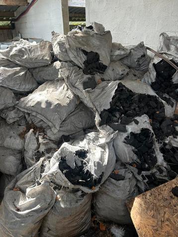 Houtskool ongeveer 1500 kg beschikbaar voor biedingen