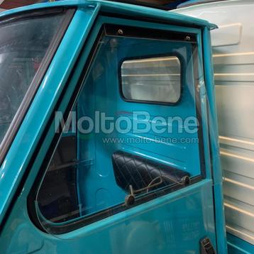 Zijruit Piaggio Ape 50 (oud model) beschikbaar voor biedingen
