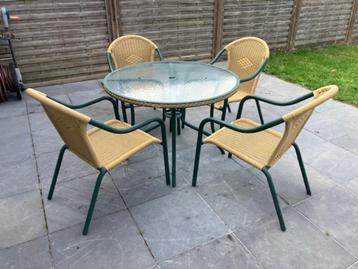 Set glazen tuintafel + 4 stoelen beschikbaar voor biedingen