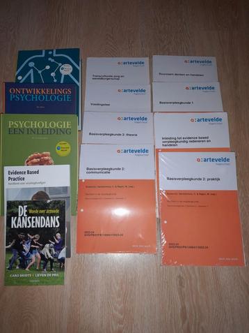 Verpleegkunde boeken (Artevelde hogeschool) beschikbaar voor biedingen