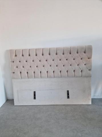 Bed hoofdbord gratis beschikbaar voor biedingen