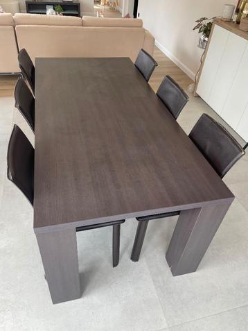 Eettafel + 6 stoelen beschikbaar voor biedingen