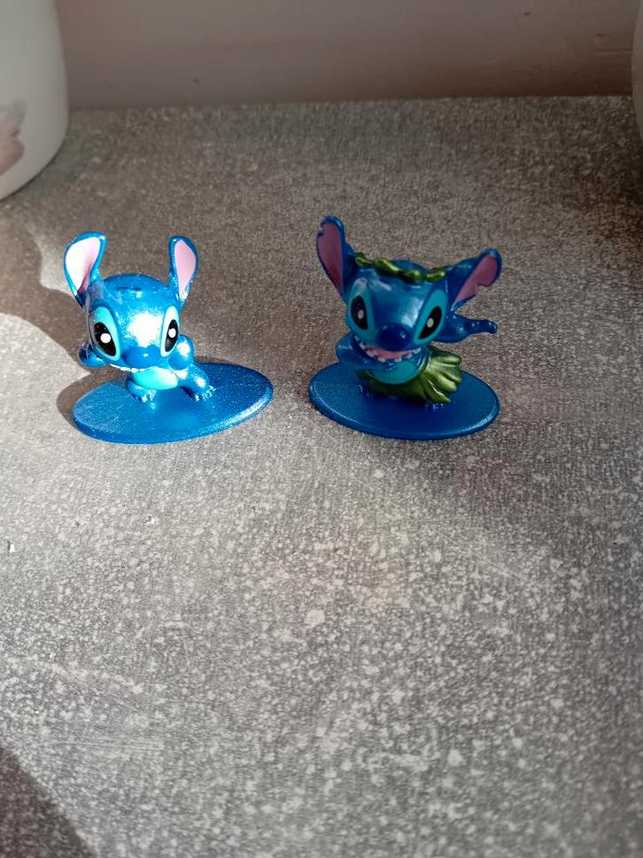 Figurines métallique Stitch neuve, Verzamelen, Disney, Nieuw, Beeldje of Figuurtje, Overige figuren, Ophalen