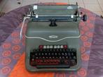Ancienne machine à écrire Triumph, Enlèvement, Utilisé