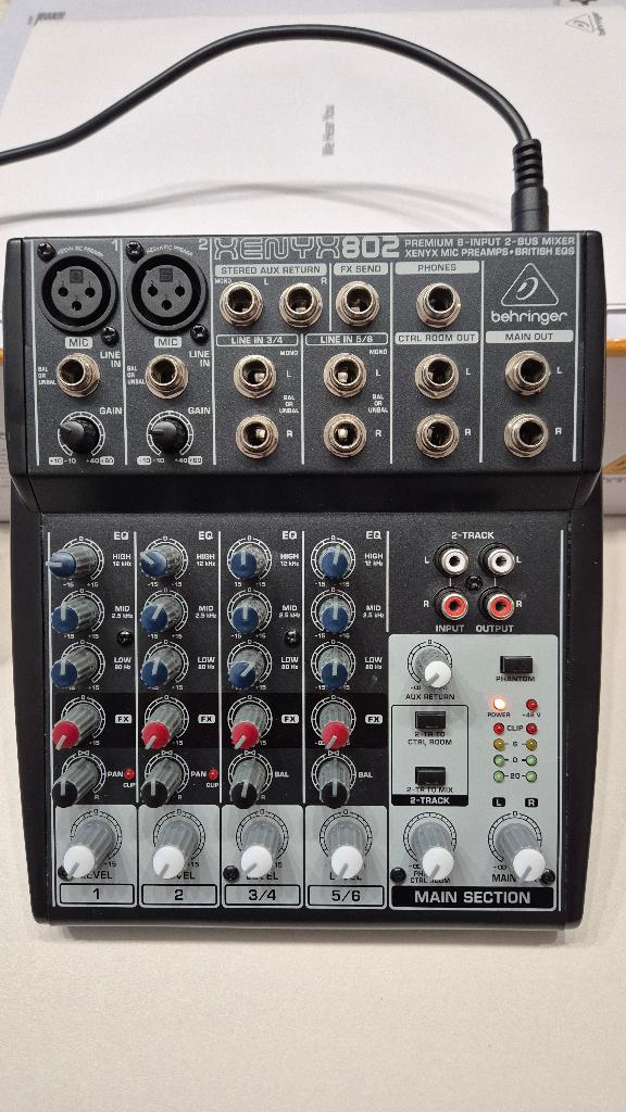 Table de mixage passive Behringer Xenyx 802, Muziek en Instrumenten, Mengpanelen, Zo goed als nieuw, 5 tot 10 kanalen, Microfooningang