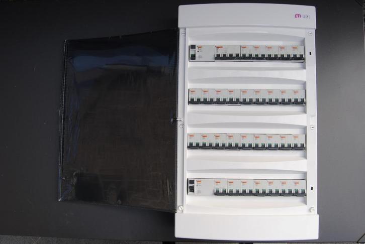 Zekeringkast 72 modulen, bedraad 3x400 volt+N, Doe-het-zelf en Bouw, Elektriciteit en Kabels, Zo goed als nieuw, Ophalen