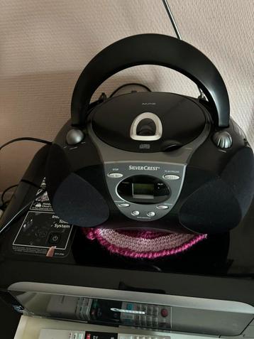 Draagbare radio cd speller beschikbaar voor biedingen