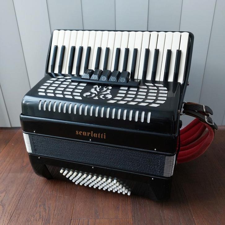 Goed spelende accordeon Scarlatti, Muziek en Instrumenten, Accordeons, Gebruikt, Ophalen