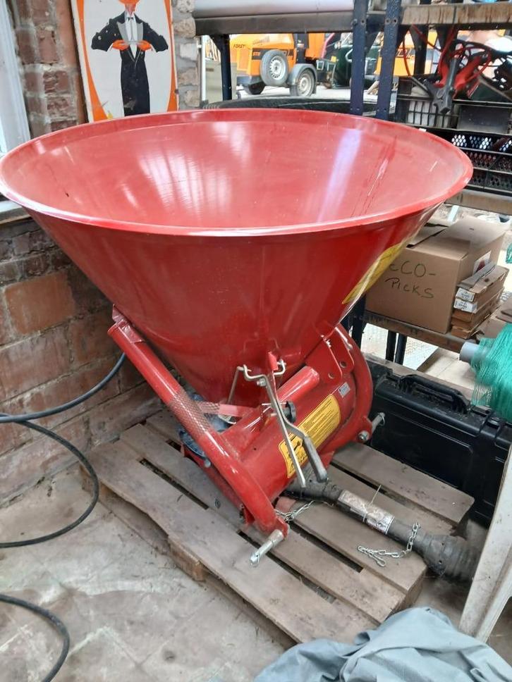 Meststofstrooier Cosmo - NIEUWSTAAT, Zakelijke goederen, Landbouw | Werktuigen, Akkerbouw, Bollenteelt, Boomteelt, Fruitteelt