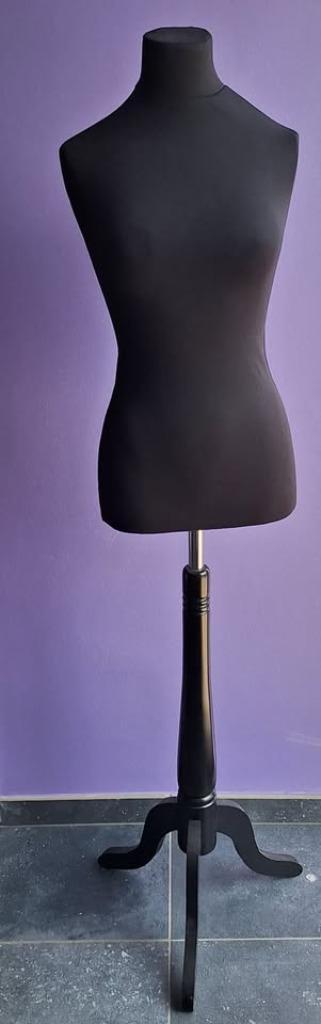 Joli buste de couture féminin mannequin parfait état beschikbaar voor biedingen