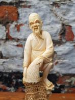 Antieke Ivoren beeldje van een visser met een net, Japan, be, Antiek en Kunst, Ophalen of Verzenden