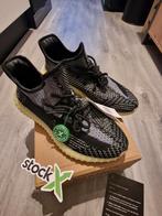 Yeezy Boost 350 v2 Carbon, Kleding | Heren, Nieuw, Yeezy 350, Sneakers, Ophalen of Verzenden