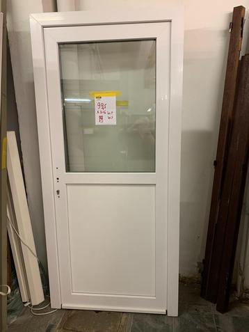 nieuwe buitendeur pvc wit 2160/995 beschikbaar voor biedingen