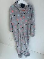 Zachte onesie met unicorn kap - mt 110/116, Kinderen en Baby's, Ophalen of Verzenden, Zo goed als nieuw, Meisje, Nacht- of Onderkleding