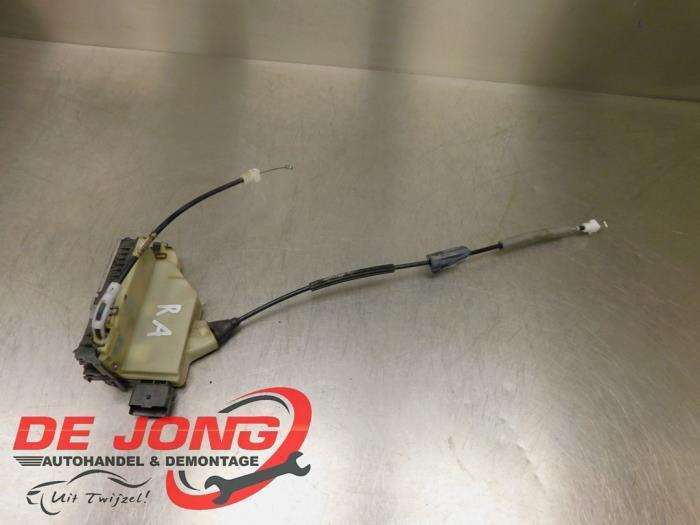 Serrure portière mécanique 4portes arrière droite d'un Pe, Autos : Pièces & Accessoires, Carrosserie & Tôlerie, Peugeot, Utilisé