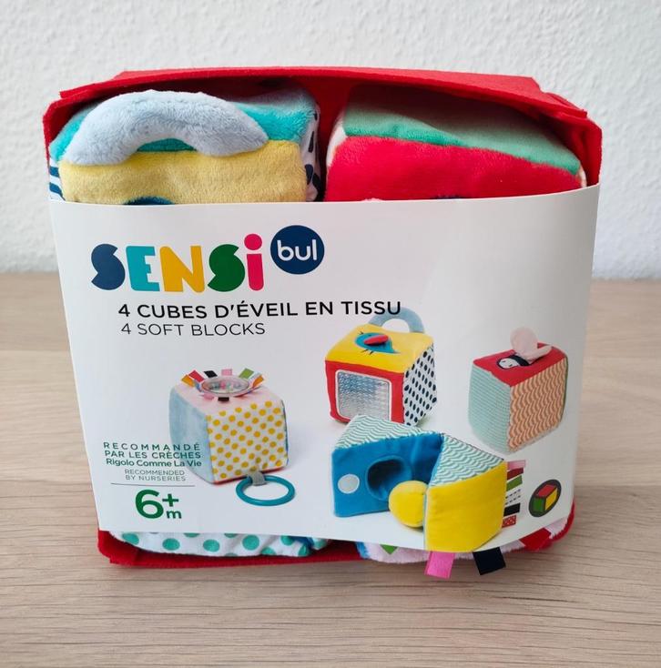 4 cubes d'éveil en tissu (6 mois), Kinderen en Baby's, Speelgoed | Kinderpuzzels, Gebruikt, 6 maanden tot 2 jaar, Minder dan 10 stukjes
