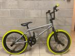 stunt bmx Decathlon zilver/zwart/gifgroen, Ophalen, Zo goed als nieuw