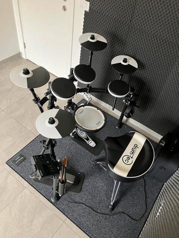 Roland Custom TD-02KV in nieuwstaat beschikbaar voor biedingen