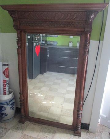 Grand miroir tête de lion beschikbaar voor biedingen