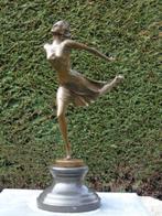 statue d une danseuse bras en arrière en bronze signé ..., Antiquités & Art, Bronze, Enlèvement ou Envoi
