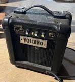 Mini versterker Volcano, Muziek en Instrumenten, Versterkers | Bas en Gitaar, Ophalen, Gebruikt