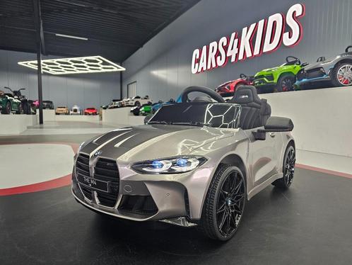 Kinderauto BMW M4 - metallic grijs - soft start - leren zit, Kinderen en Baby's, Speelgoed |Speelgoedvoertuigen, Nieuw, Afstandsbediening