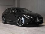 BMW 1 Serie 120 120 Aut. M-Sport / HUD / 360 / KEY LESS, Auto's, 1 Reeks, Gebruikt, Alcantara, Zwart
