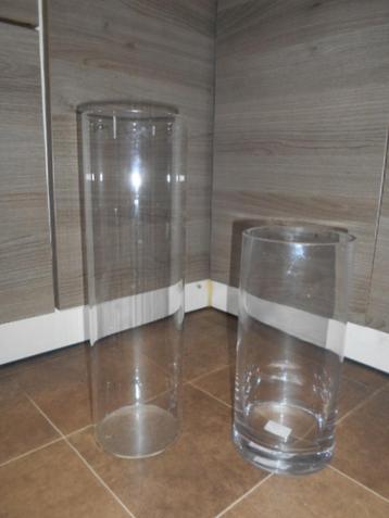 2 grote vazen in cilinder-vorm / Per vaas 5 €. beschikbaar voor biedingen