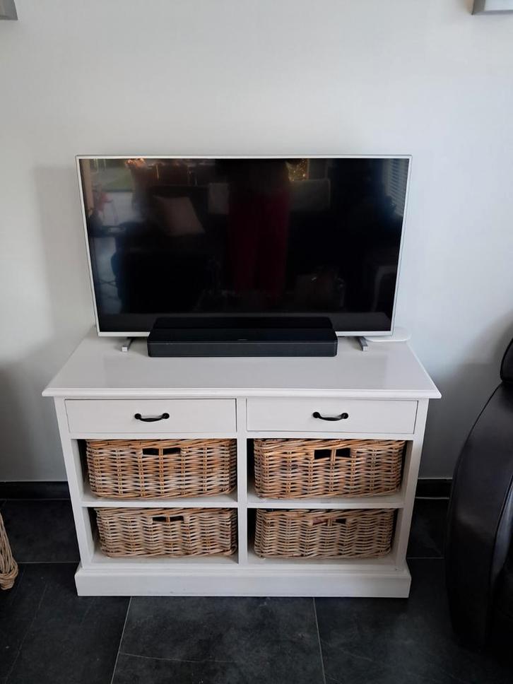 Landelijke dressoir/TV- kast met 4 rotan opbergmanden, Huis en Inrichting, Kasten |Televisiemeubels, Gebruikt, Minder dan 100 cm