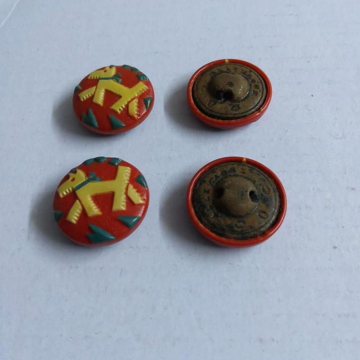 14 antieke knoopjes met leuk retromotief., Hobby en Vrije tijd, Naaien en Fournituren, Ophalen of Verzenden
