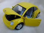 VW new beetle 1998 burago 1/24 jaune, Burago, Utilisé, Voiture, Enlèvement ou Envoi