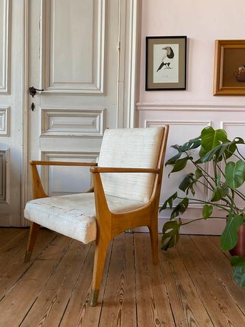 Vintage fauteuil blank hout beschikbaar voor biedingen