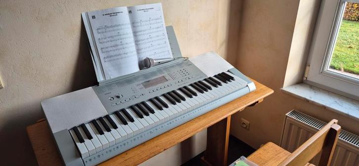 Casio LK280 keyboard, Muziek en Instrumenten, Keyboards, Zo goed als nieuw, 61 toetsen, Casio, Aanslaggevoelig, Met standaard