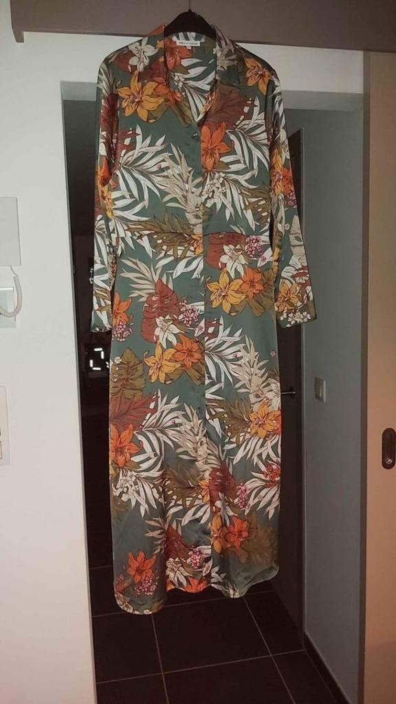 Millenium, maxi jurk, L, overhemdjurk, Kleding | Dames, Jurken, Zo goed als nieuw, Maat 42/44 (L), Groen, Onder de knie, Ophalen of Verzenden