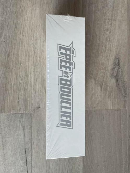 Coffret ultra premium Dracaufeu scellé FR, Hobby en Vrije tijd, Verzamelkaartspellen | Pokémon, Zo goed als nieuw, Ophalen of Verzenden