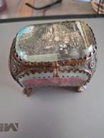 Antieken oud glazen bruids juwelen doosje, Handtassen en Accessoires, Ringen, Ophalen of Verzenden, Zo goed als nieuw