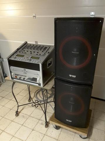 Kant en klare Dj-set  / discobar / met speakers / plug&play beschikbaar voor biedingen