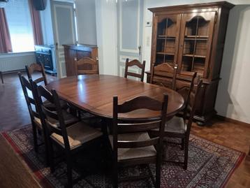 massief houten volledige eetkamer met 8 stoelen beschikbaar voor biedingen