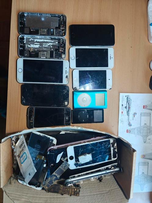 Lot oude (defecte) iPhones/ipods en onderdelen, Telecommunicatie, Mobiele telefoons | Toebehoren en Onderdelen, Niet werkend, Apple iPhone