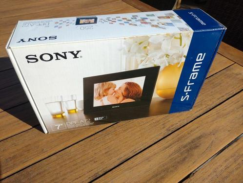 Sony DPFA72B digitale fotolijst, Audio, Tv en Foto, Foto | Digitale fotokaders, Gebruikt, Kleiner dan 8 inch, Minder dan 1 GB