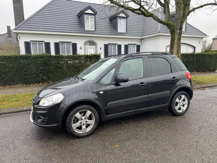 SUZUKI SX4- zeer proper, Auto's, Suzuki, Particulier, SX4, Benzine, SUV of Terreinwagen, 5 deurs, Handgeschakeld, Zwart, Stof