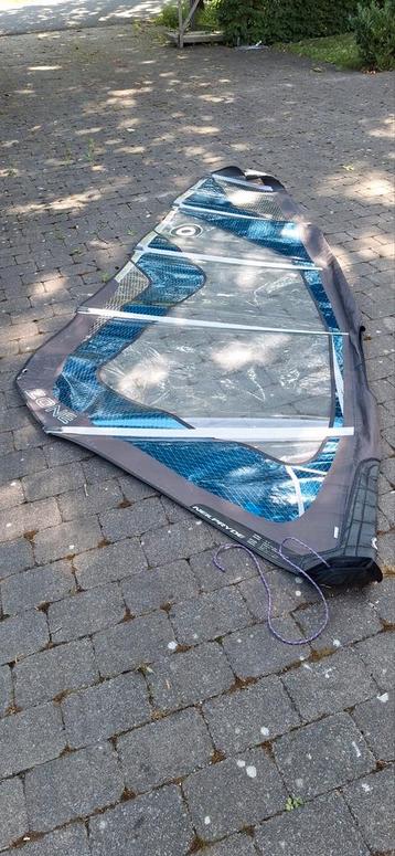 Diverse windsurf zeilen te koop wegens stopzetting surf beschikbaar voor biedingen