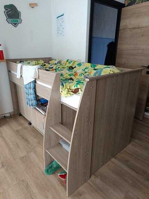 Halfhoog slaper met bureau en kast, Kinderen en Baby's, Kinderkamer | Stapelbedden en Hoogslapers, Ophalen