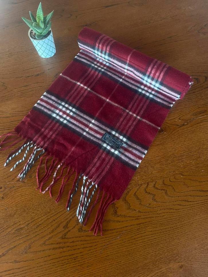 Burberry sjaal, Kleding | Dames, Mutsen, Sjaals en Handschoenen, Zo goed als nieuw, Sjaal, Ophalen of Verzenden
