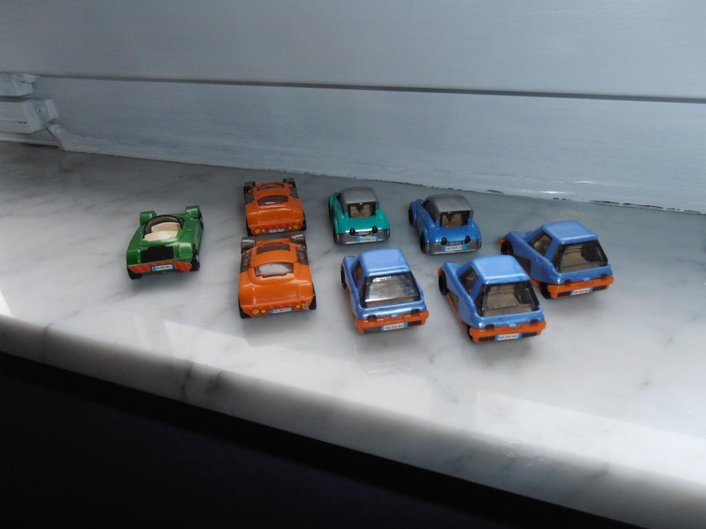 ② Lot petites voitures miniatures en plastique – 8 éléments — Jouets