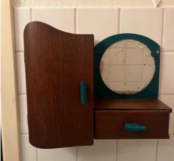 Mobilier de poupée en bois avec miroir beschikbaar voor biedingen