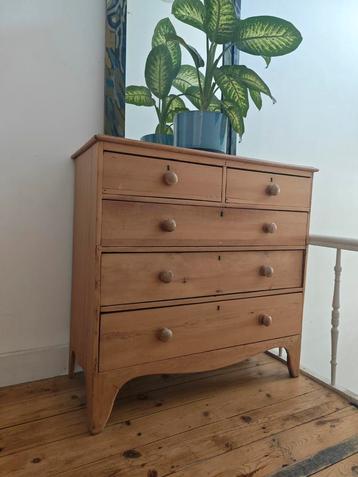 Vintage ladenkast beschikbaar voor biedingen