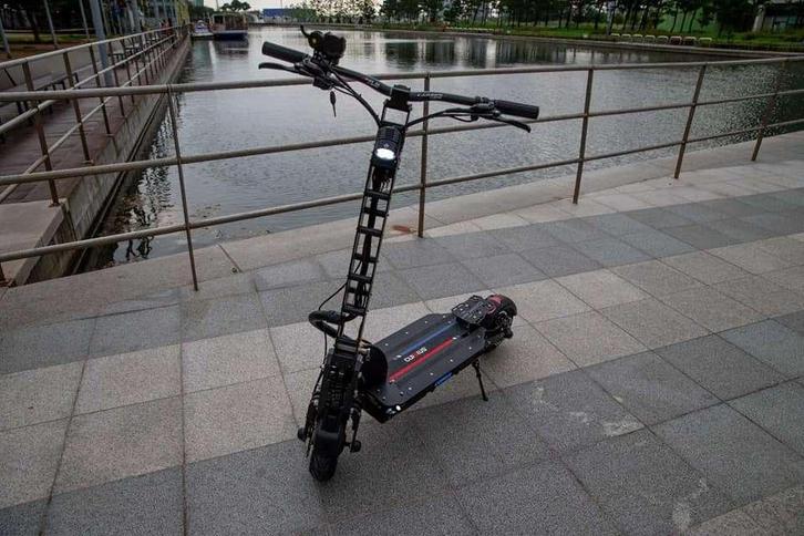 Trotinette élctrique Currus NF10, Vélos & Vélomoteurs, Trottinettes, Utilisé, Enlèvement